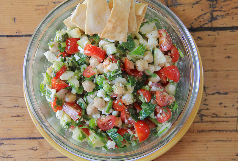 Fattoush! A Healthy Summer Salad. #SkinnyRecipe #30AEats @30aeats.com